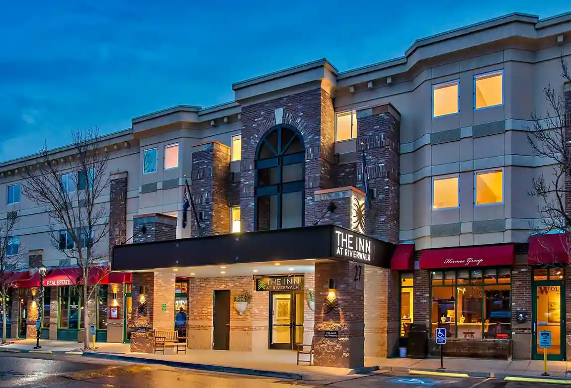 Inn & Suites At Riverwalk