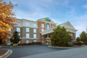 Holiday Inn Express & Suites Greensboro – Airport Area