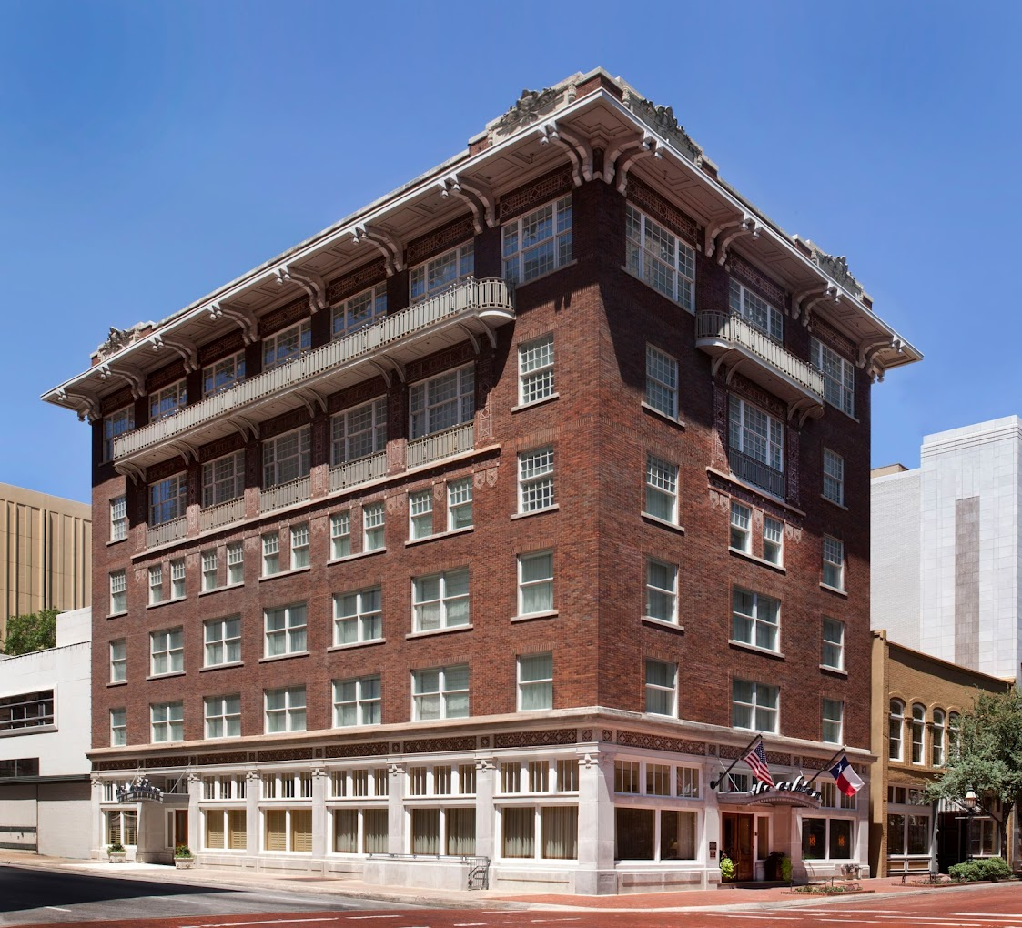 Ashton Hotel