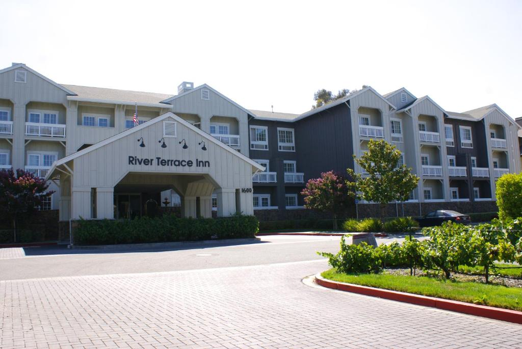River Terrace Inn