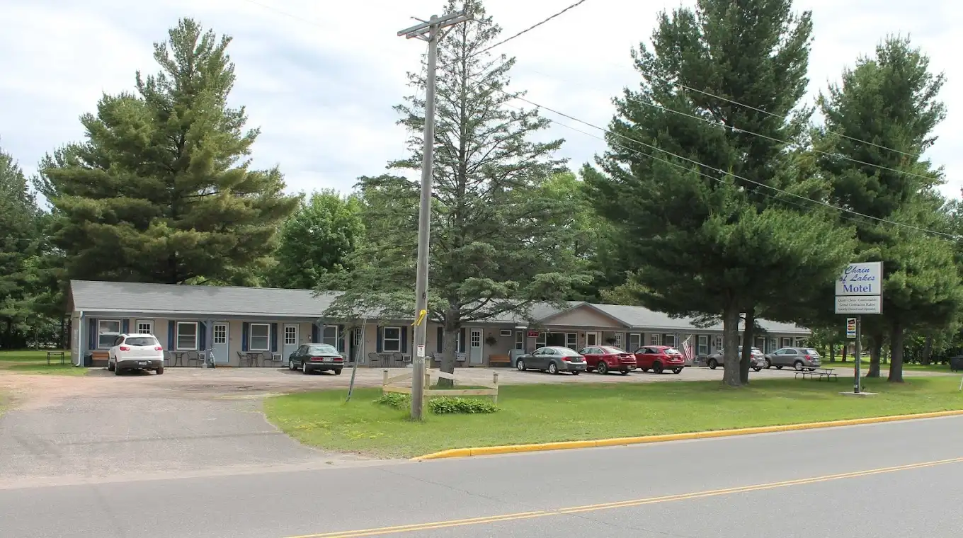 Chain Of Lakes Motel
