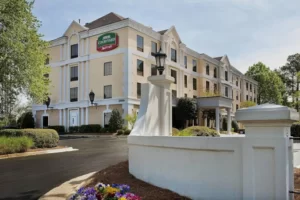 Courtyard By Marriott Raleigh