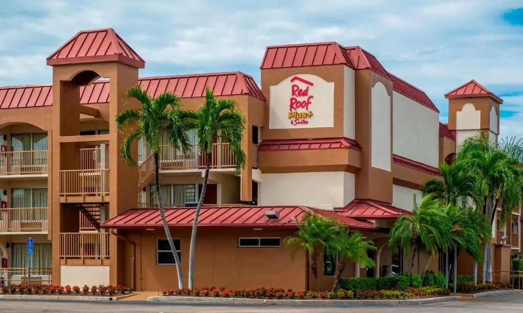 Red Roof PLUS+ & Suites Naples Downtown-5th Ave S
