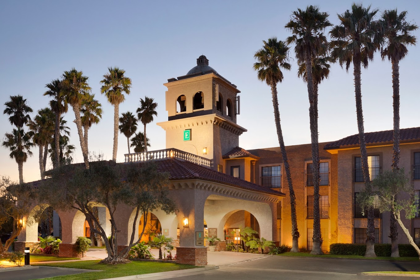 Luxury Wedding Venues Near California – Embassy Suites Lompoc