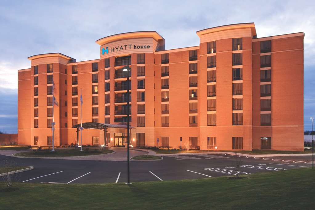 Outdoor Wedding Venues Connecticut – Hyatt House Hartford North/Windsor
