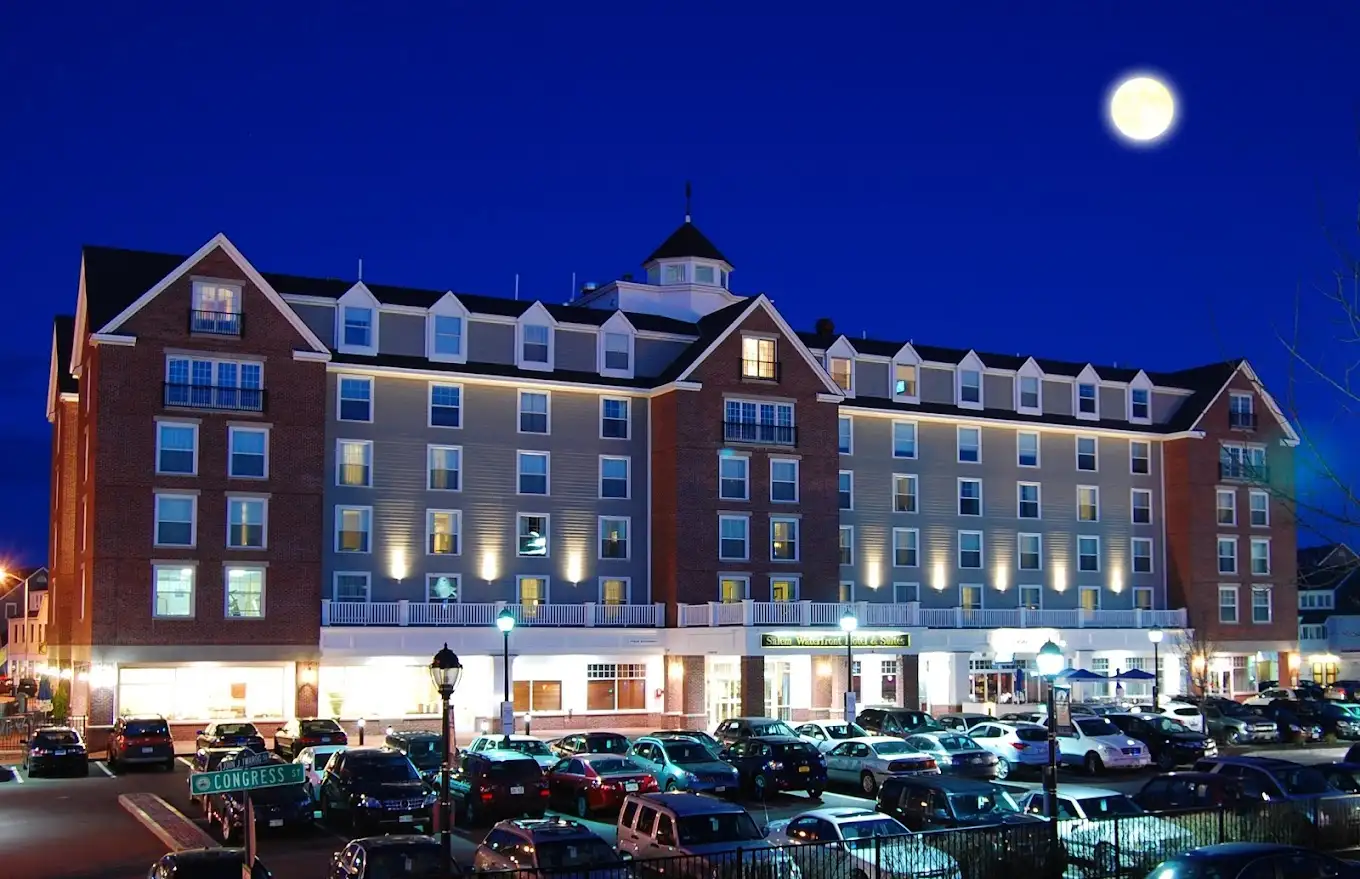 Salem Waterfront Hotel