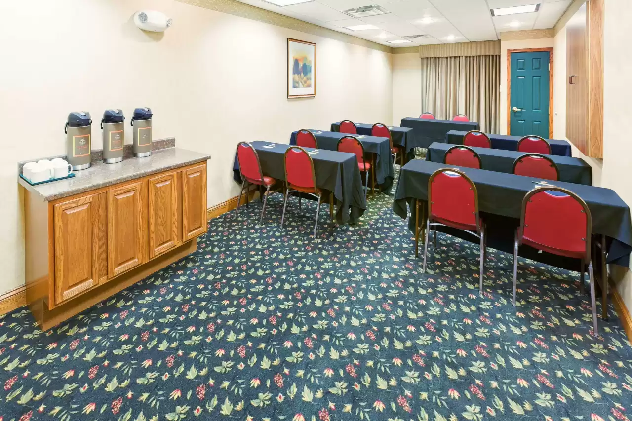 Country Inn & Suites Chambersburg, PA