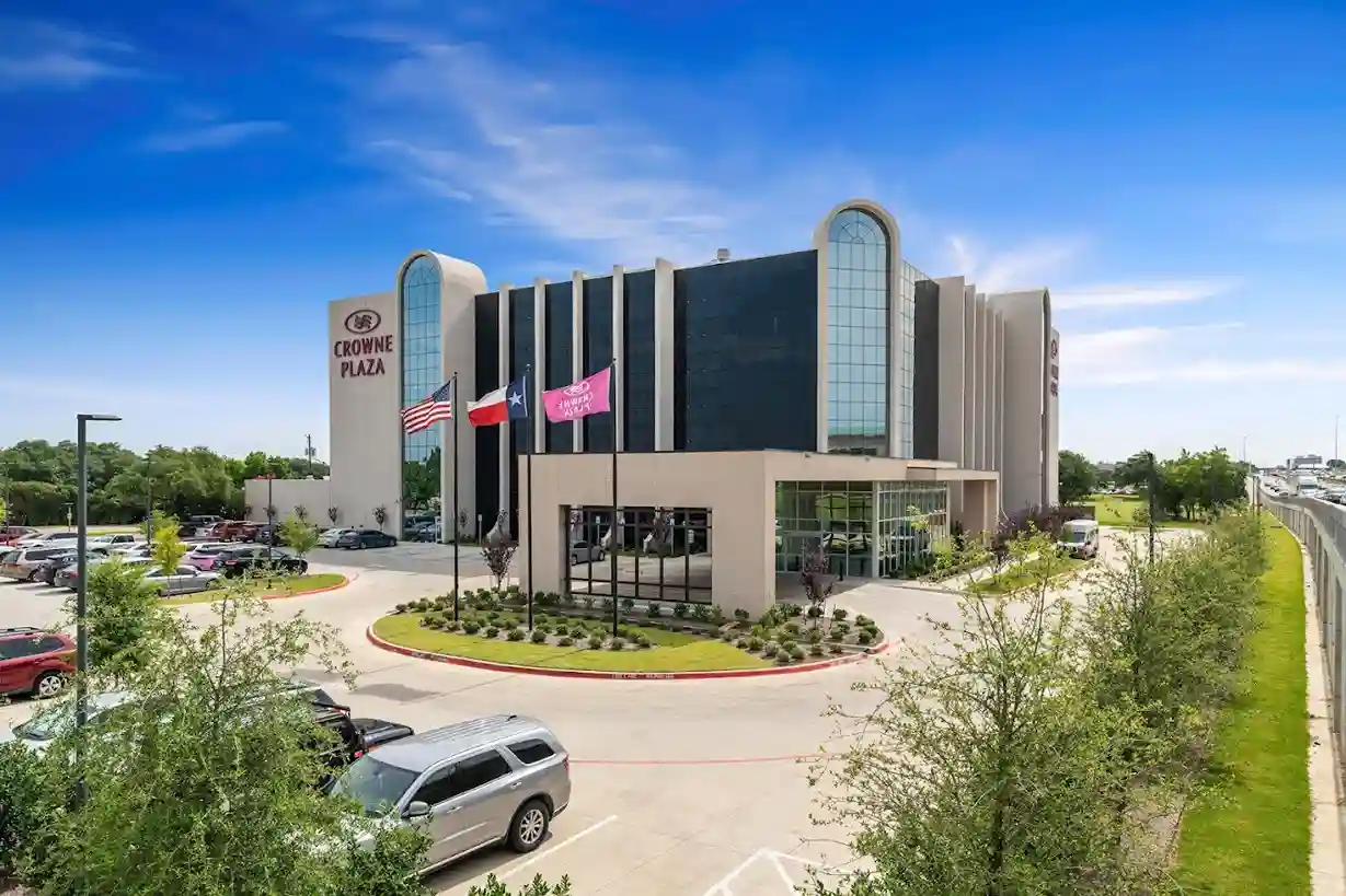 Crowne Plaza Suites Arlington