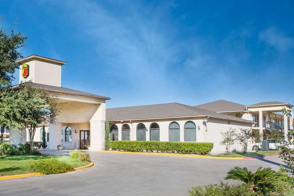 Super 8 by Wyndham San Antonio at I-10