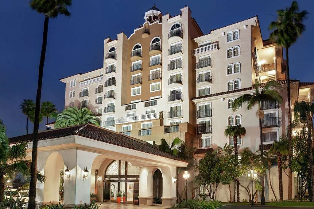 Unique Wedding Venues California – Embassy Suites Santa Ana