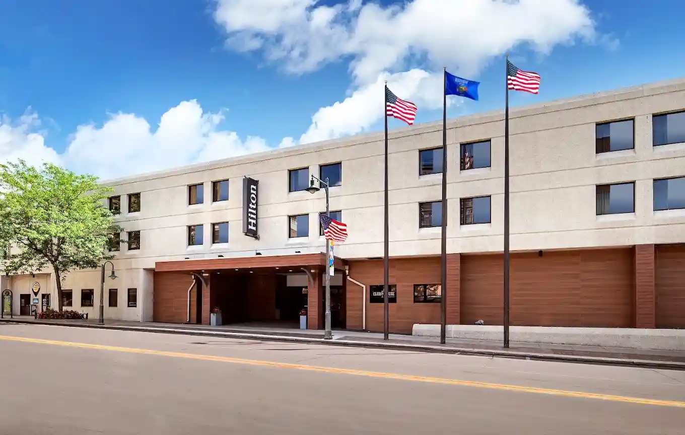 Radisson Paper Valley Hotel