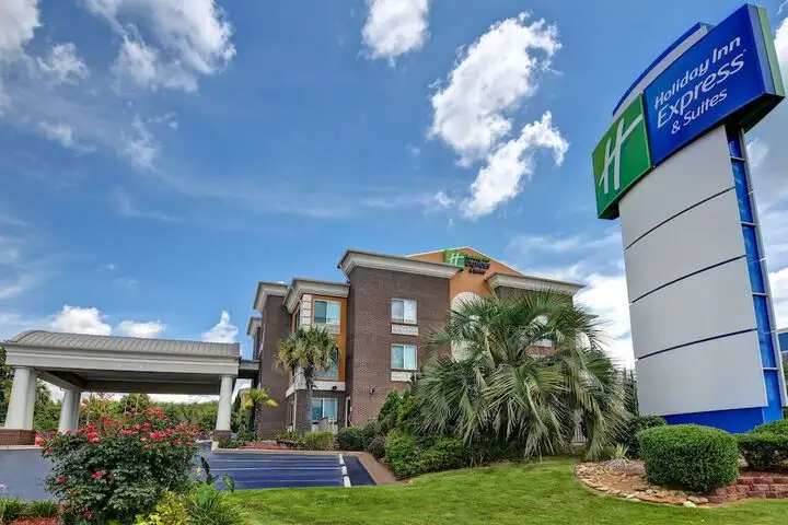Exceptional Service and Modern Amenities in Dry Pocket Rd