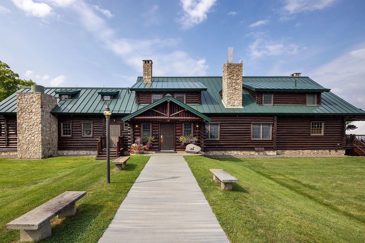 Loon Lodge
