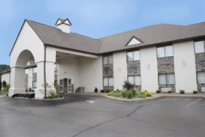 Schoenbrunn Inn By Christopher