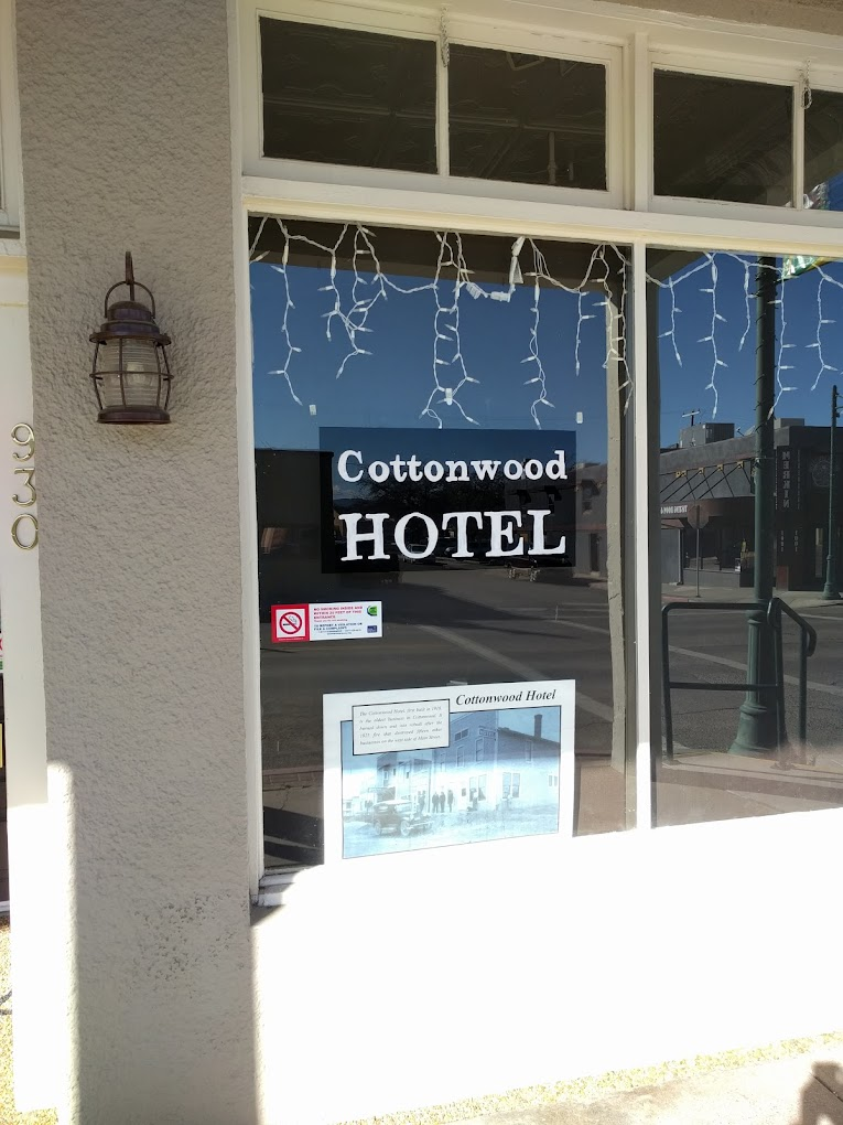 Cottonwood Hotel