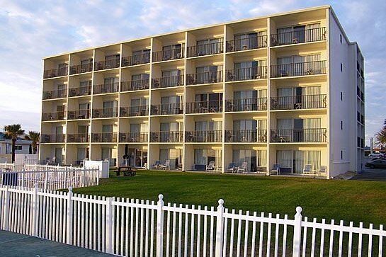Traders Inn Beach Club